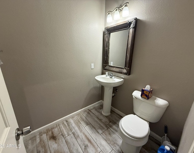 1011 E Redwood Drive - Photo Thumbnail 7