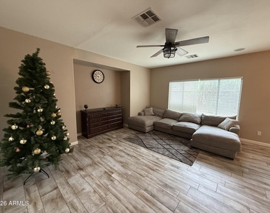 1011 E Redwood Drive - Photo Thumbnail 2