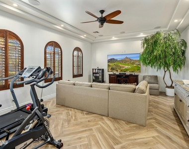 14402 N Medinan Drive - Photo Thumbnail 12