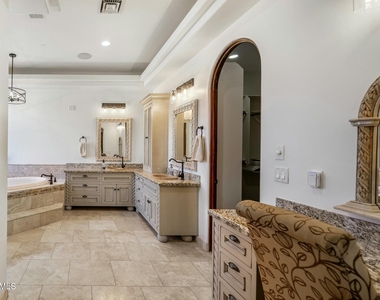 14402 N Medinan Drive - Photo Thumbnail 20