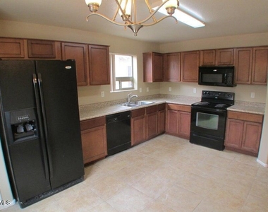 41401 W Pryor Lane - Photo Thumbnail 5