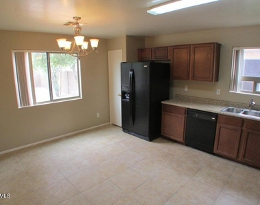 41401 W Pryor Lane - Photo Thumbnail 4