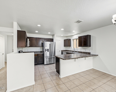 6135 E Paradise Lane - Photo Thumbnail 10