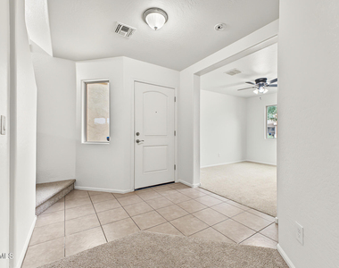 6135 E Paradise Lane - Photo Thumbnail 4