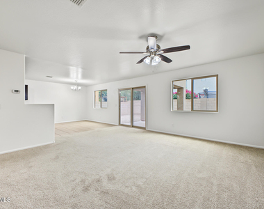 6135 E Paradise Lane - Photo Thumbnail 7