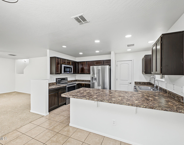 6135 E Paradise Lane - Photo Thumbnail 11