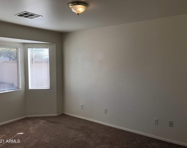 1331 S 227th Avenue - Photo Thumbnail 7