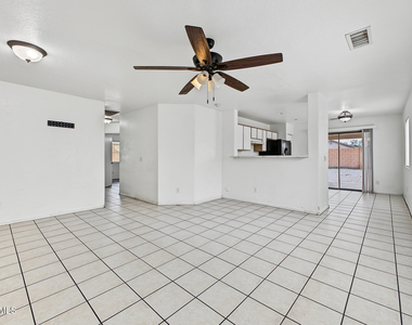 3015 N 84th Drive - Photo Thumbnail 9