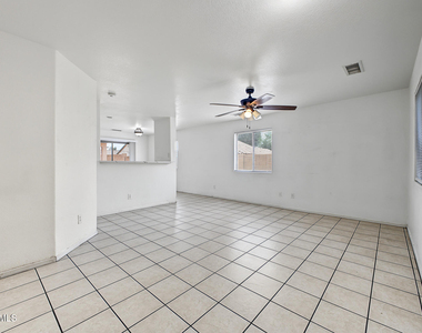 3015 N 84th Drive - Photo Thumbnail 8