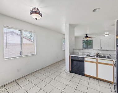 3015 N 84th Drive - Photo Thumbnail 14