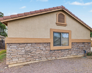 3015 N 84th Drive - Photo Thumbnail 7