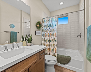 3935 Desert Oasis Avenue - Photo Thumbnail 7