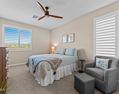 3935 Desert Oasis Avenue - Photo Thumbnail 6