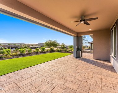 3935 Desert Oasis Avenue - Photo Thumbnail 11