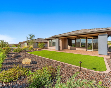 3935 Desert Oasis Avenue - Photo Thumbnail 10