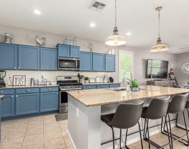 550 W Tallula Trail - Photo Thumbnail 11