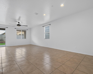 21257 W Berkeley Road - Photo Thumbnail 4