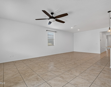 21257 W Berkeley Road - Photo Thumbnail 8