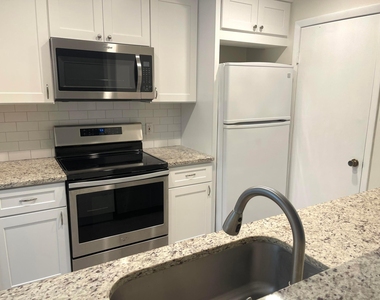 815 W Boynton Beach Boulevard - Photo Thumbnail 5