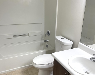 815 W Boynton Beach Boulevard - Photo Thumbnail 11