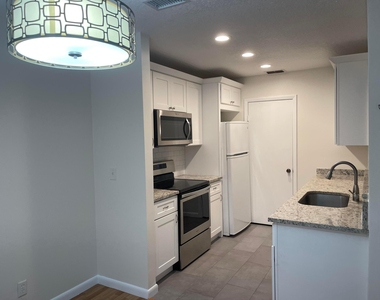 815 W Boynton Beach Boulevard - Photo Thumbnail 8