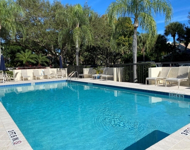 337 Oak Harbour Drive - Photo Thumbnail 6