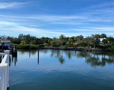 337 Oak Harbour Drive - Photo Thumbnail 5