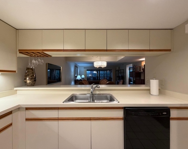 337 Oak Harbour Drive - Photo Thumbnail 9