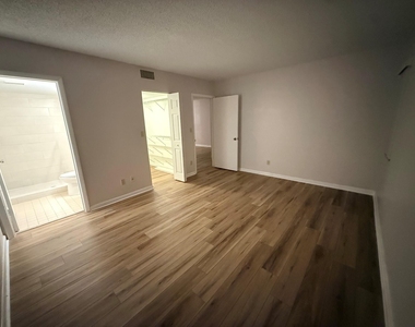 7406 Woodmont Avenue - Photo Thumbnail 11