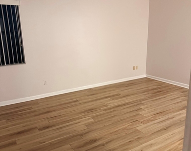 7406 Woodmont Avenue - Photo Thumbnail 6