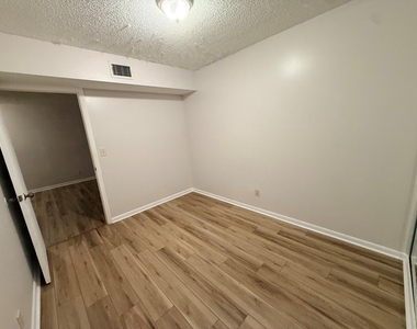 7406 Woodmont Avenue - Photo Thumbnail 8