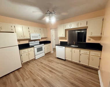 7406 Woodmont Avenue - Photo Thumbnail 4