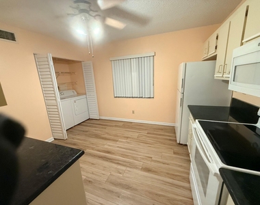 7406 Woodmont Avenue - Photo Thumbnail 3