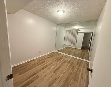 7406 Woodmont Avenue - Photo Thumbnail 7