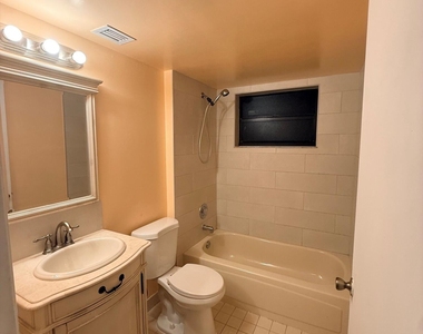 7406 Woodmont Avenue - Photo Thumbnail 5