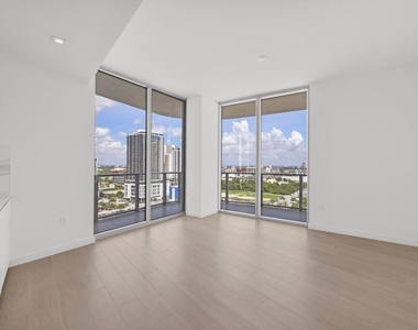 1400 Biscayne Boulevard - Photo Thumbnail 2
