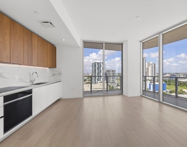 1400 Biscayne Boulevard - Photo Thumbnail 1