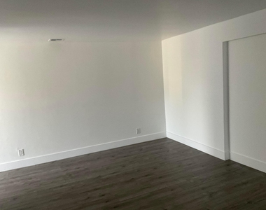 5662 Parke Avenue - Photo Thumbnail 14