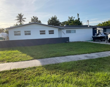 5662 Parke Avenue - Photo Thumbnail 1