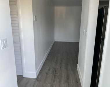 5662 Parke Avenue - Photo Thumbnail 16