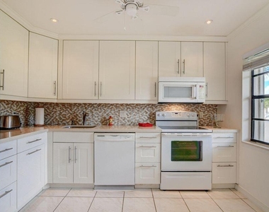 7911 Eastlake Drive - Photo Thumbnail 21
