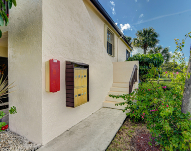 7911 Eastlake Drive - Photo Thumbnail 6