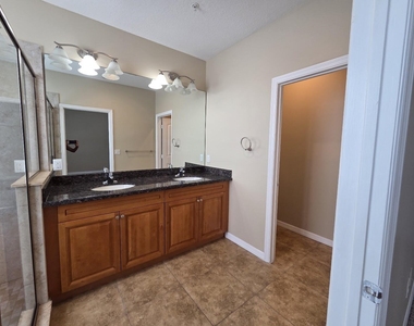 4704 Villas Santorini Drive - Photo Thumbnail 19