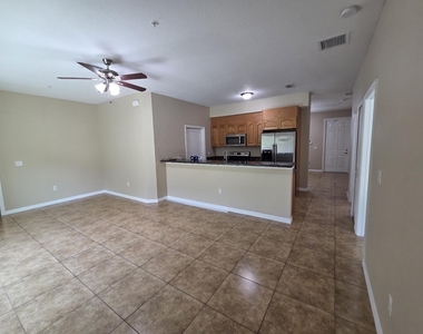 4704 Villas Santorini Drive - Photo Thumbnail 7