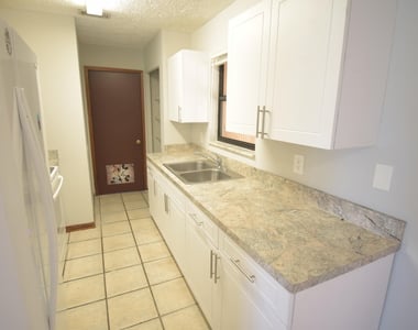 1102 Sw Hibiscus Street - Photo Thumbnail 4