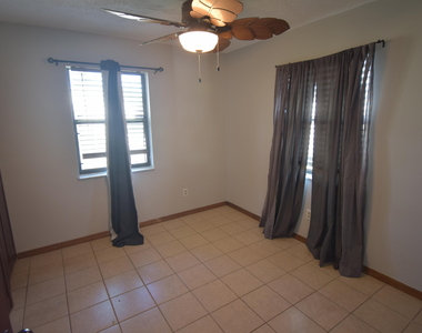 1102 Sw Hibiscus Street - Photo Thumbnail 8
