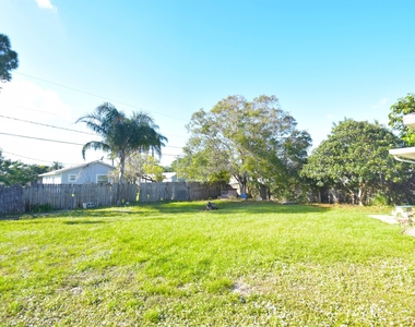 1102 Sw Hibiscus Street - Photo Thumbnail 13
