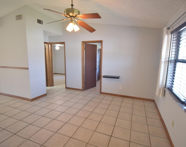 1102 Sw Hibiscus Street - Photo Thumbnail 1