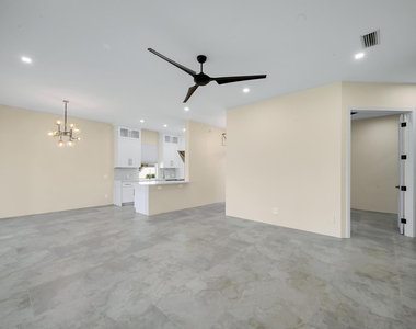 176 Nw Bentley Circle - Photo Thumbnail 7