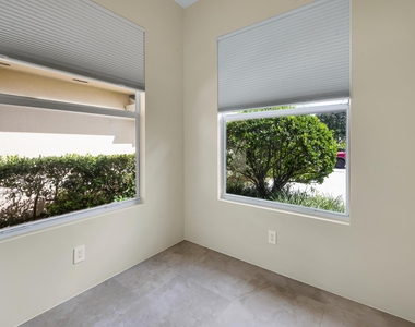 176 Nw Bentley Circle - Photo Thumbnail 12